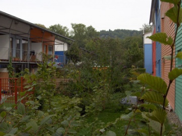Maisons en bande dans l’écoquartier Vauban à Fribourg, qui comprend aussi beaucoup de collectif