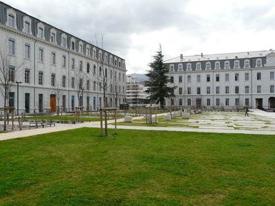 Voir le visuel : ancienne caserne